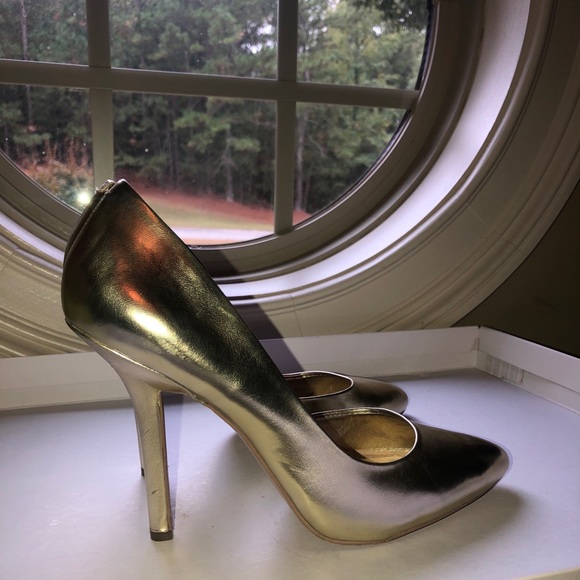 BCBG Paris Shoes - BCBG Paris Leather Pump BCBG Paris Shoes - BCBG Paris Leather Pump